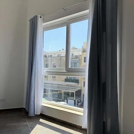 Family 2br In Fgura - By Hostmt *