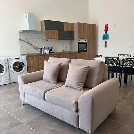 Family 2br In Fgura - By Hostmt