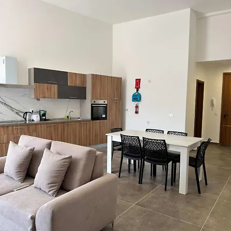 Family 2br In Fgura - By Hostmt *