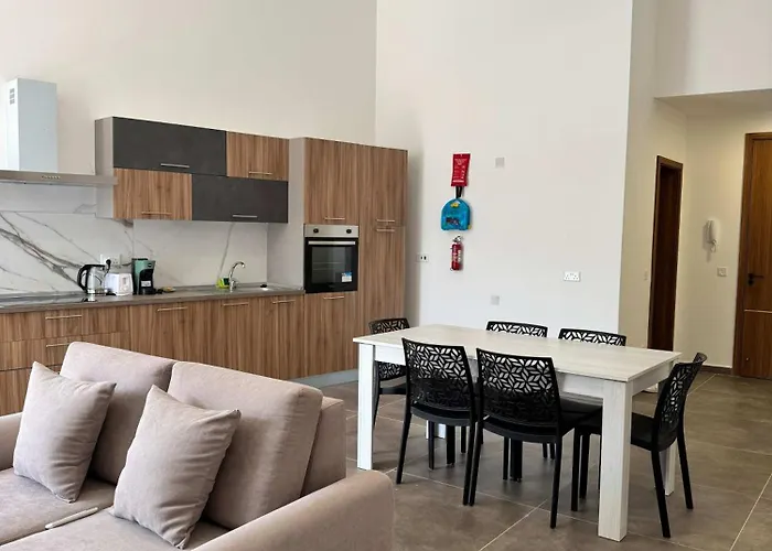 Family 2br In Fgura - By Hostmt *