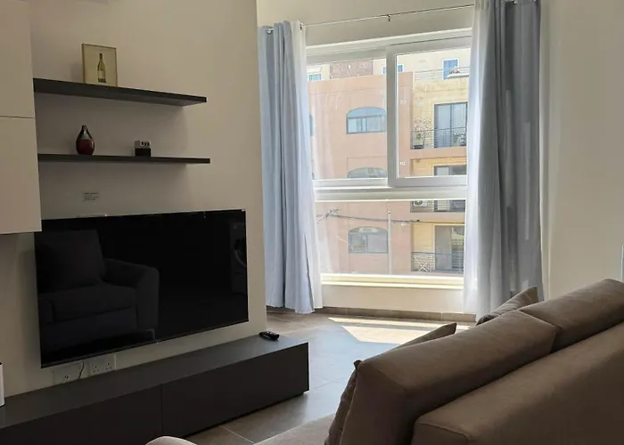 Family 2br In Fgura - By Hostmt 아파트 *